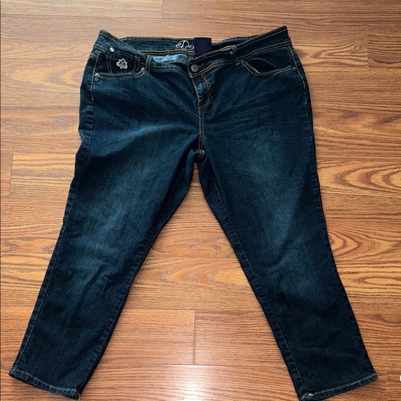 Vintage Y2K Dereon Pocket‎ Embroidered Dark Stretch Denim Capris Women’s Sz 20W - Picture 1 of 10
